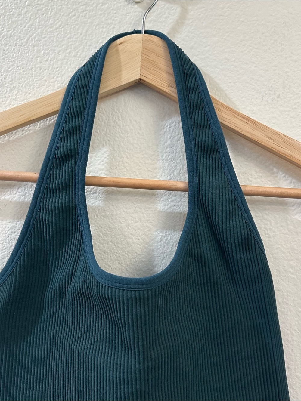 Vuori Simplicity Halter Ribbed Top in Beryl Size XS - Picture 3 of 10